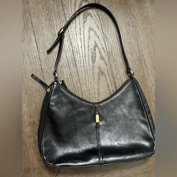 Etienne Aigner Black Shoulder Bag with Timeless Design - Picture 11 of 16